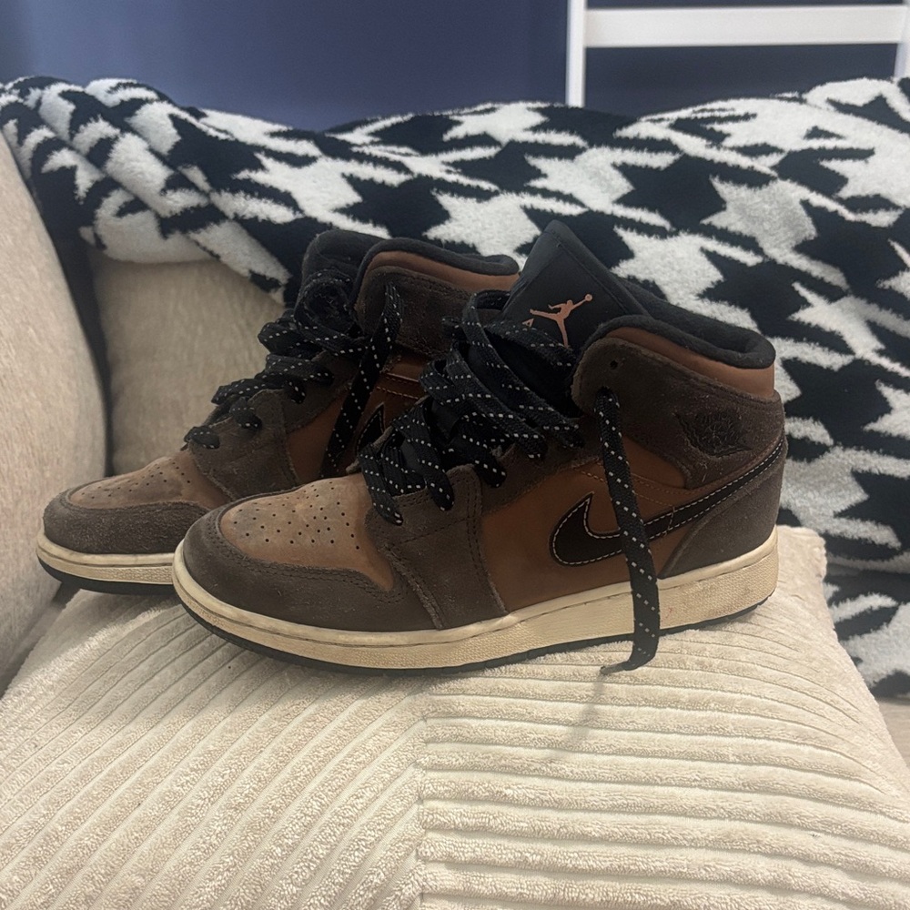 Nike Air Jordan 1 Mid SE Dark Chocolate